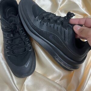 Nike Black Women’s Athletic Sneakers with Visible Air Unit
